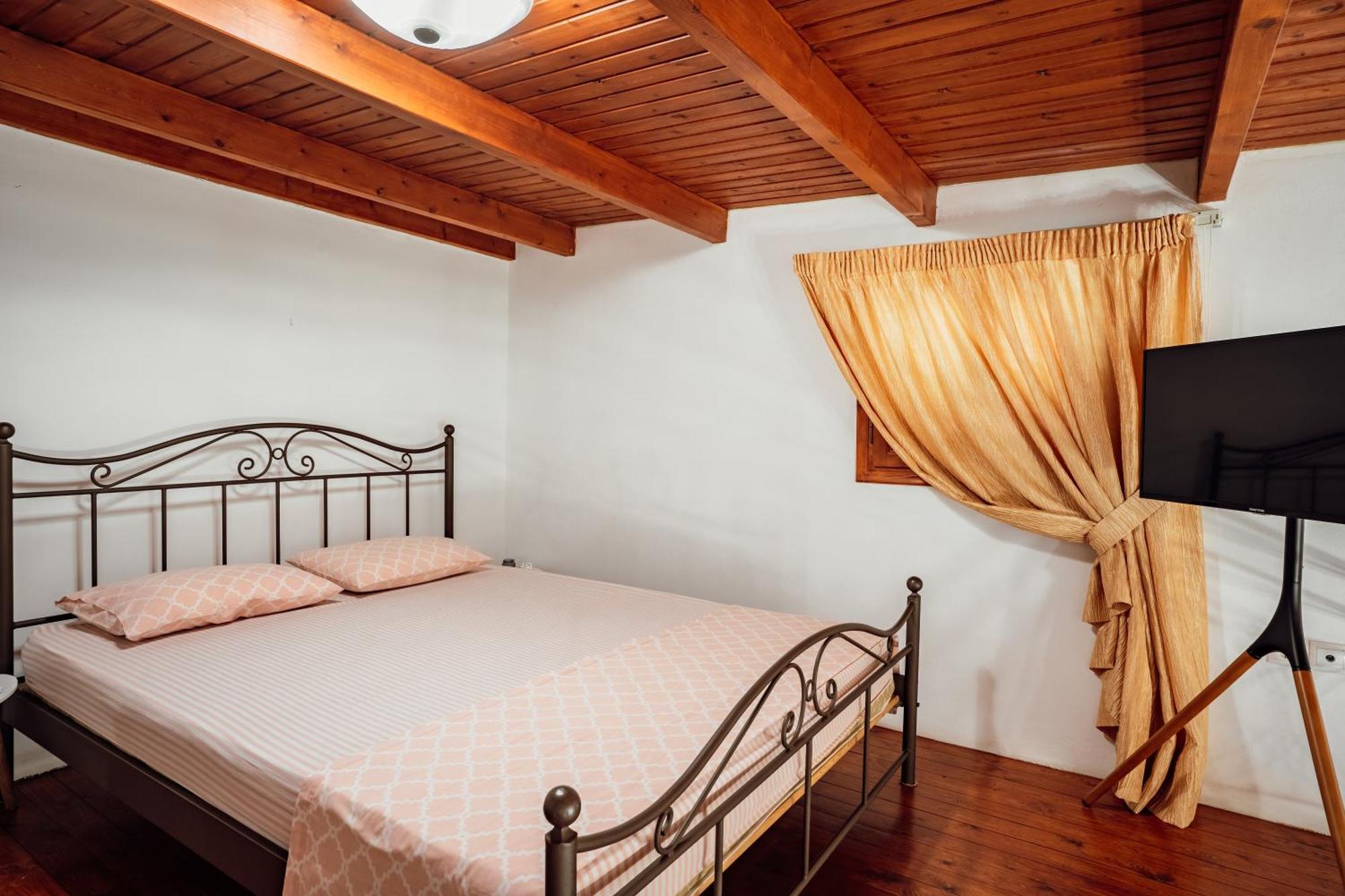Dm Elegant And Charming Villa Foinikia  Екстер'єр фото